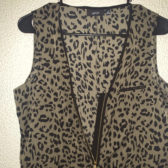 APT. 9 Tank Top -MEDIUM - Picture 3 of 5